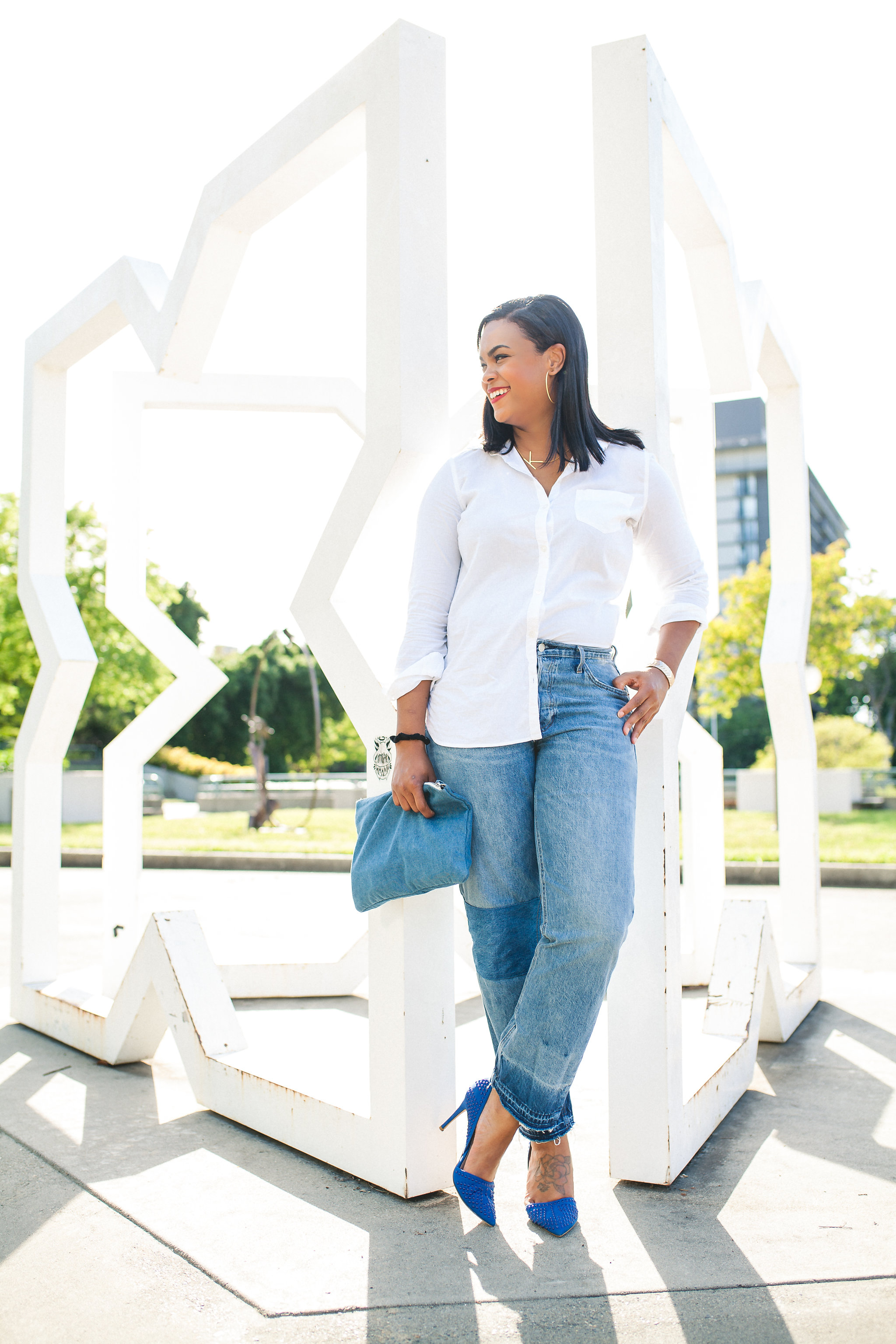kachet in white tunic shirt with vintage mid rise jeans